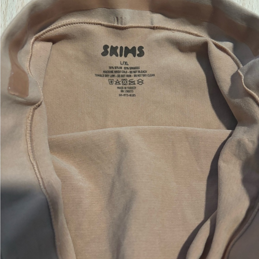 Skims Sculpting Maternity Shapewear - Picture 5 of 9